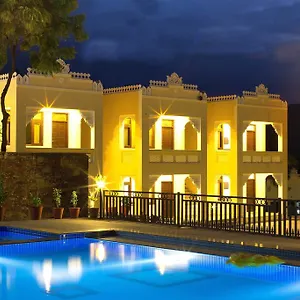 3* Resort Hill Garden Retreat