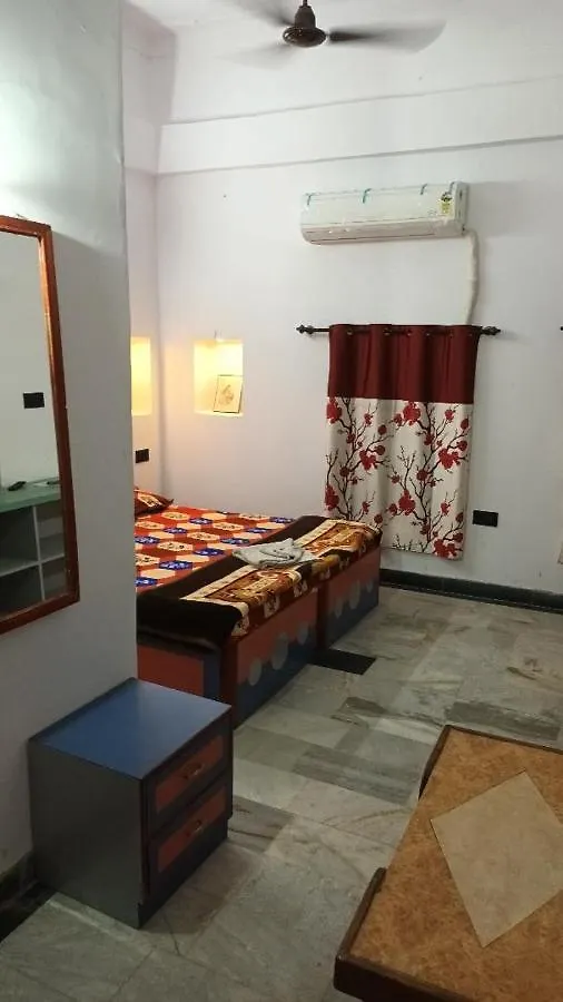 Jag Niwas Guest House & Pure Veg Restaurant Udaipur India
